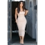 Kardashian yn tight-passende jurk