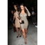 Kardashian yn in mini-jurk