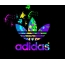 Farebný nápis Adidas na čiernom pozadí.