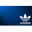 Adidas-emblem op blauwe eftergrûn