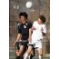 Fotos engraçadas de jogadores de futebol chutando a bola