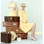 Lány retro stílusú bőröndök