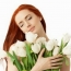 Mädchen mit weißen Tulpen