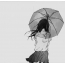 우산 아래 소녀