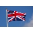 Britská vlajka na pozadí modré oblohy