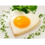 Jajeczna kanapka w kształcie serca