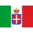 意大利的旗子反对天空的