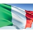 Bandera de italia contra el cielo