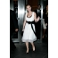 Scarlett u bijeloj haljini s crnim lukom