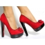 Zapatos vermellos con tacóns negros