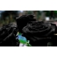 Crna ruža na radnoj površini