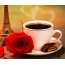 कॉफी और गुलाब का कप