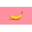 Banana na ružičastoj pozadini