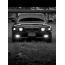 Imagem de carro preto e branco