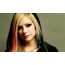 Avril Lavigne i huven